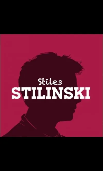 Quel objet de Stiles retrouve Lydia dans la chambre oubliée de Stiles ?