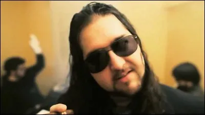 Dans quel épisode Seb, déguisé en patron de jeu pourri, dit-il " Vous avez un problème avec ma manière de travailler ? " ?