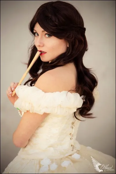 Quelle personne est-elle amoureuse de Belle ?