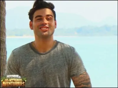 Il fait &eacute;quipe avec qui ?