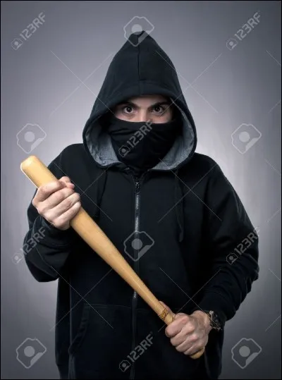 Tu vois ton ami se faire voler son argent par des voyous. Que fais-tu ?