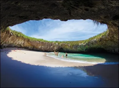 Étrange endroit... Dites-moi, où est-ce ?