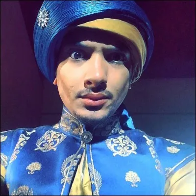 Comment s'appelle le fils du sultan Achour ?