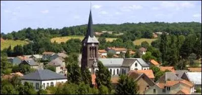 Village d'Auvergne-Rhône-Alpes, dans le parc naturel régional des Volcans d'Auvergne, Manzat se situe dans le département ...