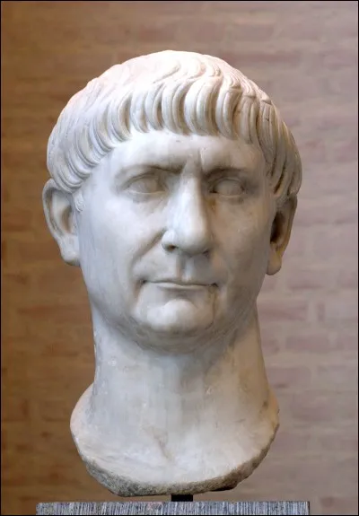 Qui succède à Trajan en 117 ?