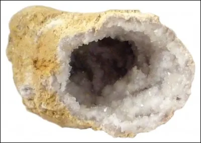 Quel type de roche compose les parois de la grotte ?