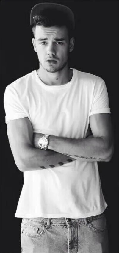 Comment s'appelle le chien de cette personne ?