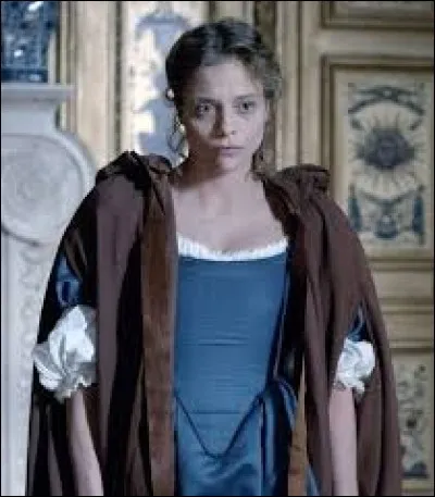 Sous mes boucles blondes se cache...