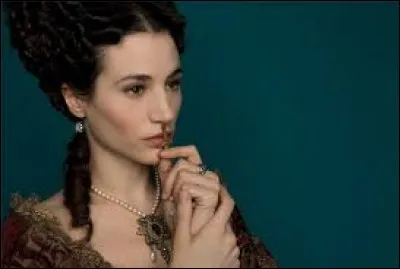 Une autre femme ! Qui est donc cette brune ?