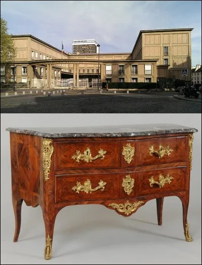 Allons « rue Berbier du Mets » !
Dans cette rue, on peut voir un colossal immeuble en ciment armé. Depuis le 07 mai 2017 et pendant une période de plusieurs mois, les employés travaillant dans cet immeuble vont avoir beaucoup plus de travail que d'habitude !
Où nous trouvons-nous ?