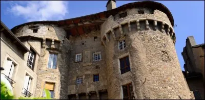 Quelle est cette cité au pied de l'Aubrac,sise sur la Colagne où vous pourrez-voir la statue de la fameuse "Bête du Gévaudan" ?