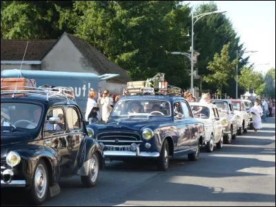 7 : ah la nationale 7, la route des vacances et des embouteillages ! Quelle commune recrée chaque année un embouteillage au cur d'une grande fête ?