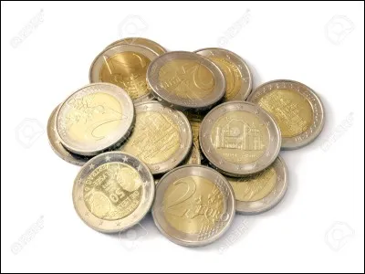 La pièce de 50 centimes est plus grande que la pièce d'1 euro.