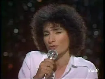 C'est Marie-Paule Belle, quelle chanson lui valut un disque d'or en 1977 ?