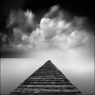 Compl&eacute;tez ces paroles : ''Sur les photographies de ce vieux --------''