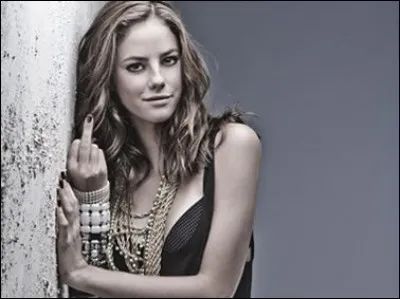 Effy est la sur de :