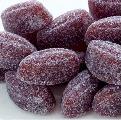 La cassissine est une pâte de fruits de couleur violette avec en son cur de la liqueur de cassis. D'où vient-elle ?