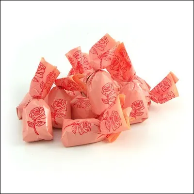 Où trouve-t-on ce bonbon rose, succulent et parfumé à partir d'un confit de pétales de roses ?