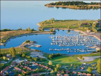 Je vous emm&egrave;ne maintenant dans la Marne &agrave; la d&eacute;couverte de Giffaumont-Champaubert. Commune situ&eacute;e dans la r&eacute;gion naturelle du Perthois, elle se trouve en r&eacute;gion ...