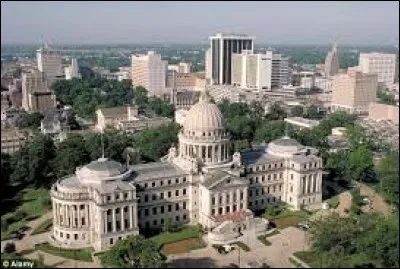 Capitale de son état, Jackson se situe ...