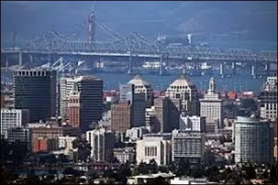 Ville de la côte ouest des Etats-Unis, dans la baie de San Francisco, Oakland se situe dans l'état ...