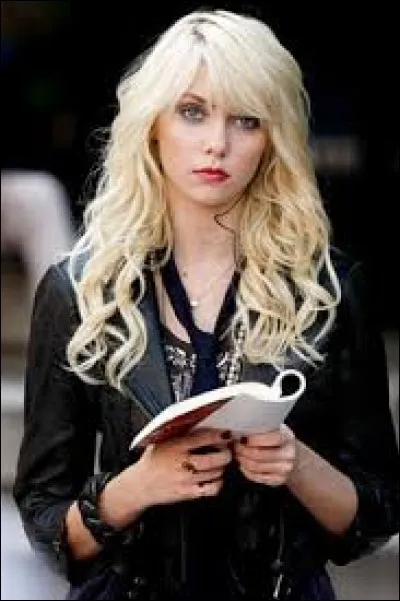 Pour quelle raison Jenny Humphrey part-elle de Manhattan dans la saison 3 ?