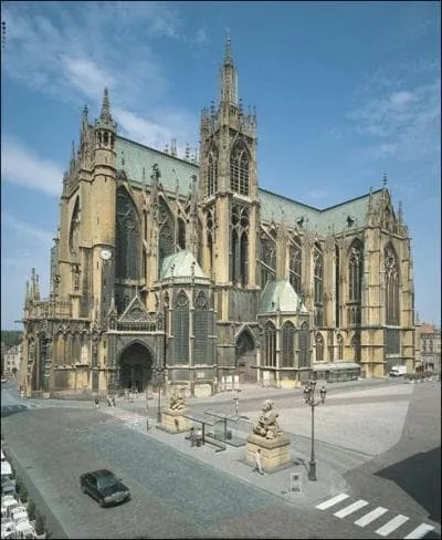 A quelle préfecture appartient cette cathédrale ?