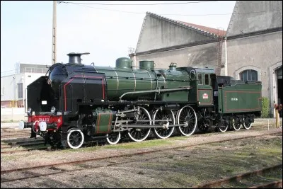 Lors de mon règne, entre 1852 et 1870, j'entreprends de faire entrer la France dans la modernité. Les lignes de chemin de fer se développent, la chimie et la médecine font de grands pas, et l'acier et le verre deviennent très à la mode en architecture.
Pendant ce temps-là, aidé du baron Haussmann, je m'efforce à faire de Paris la plus belle ville du monde.