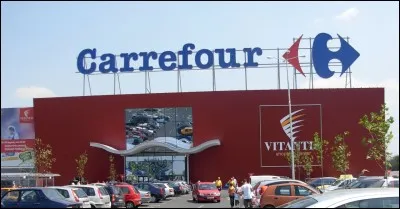 Nadia a fini son cahier de vacances. Pour la féliciter, ses parents l'emmènent faire les magasins. Elle a le droit d'acheter pour 30 euros au maximum. Elle trouve un stylo plume à 8 euros, du papier dessin à 1 euro de moins que le stylo-plume et un journal secret à 6 euros de plus que le papier à lettre. Va-t-elle pouvoir tout acheter ?