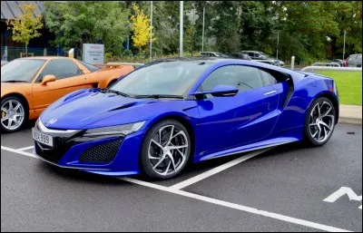 La marque qui commercialise cette voiture est Honda/...