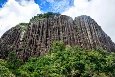 Comment s'appellent les habitants du Suriname ?