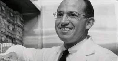 En 1952, Jonas Salk découvre le vaccin contre la poliomyélite, une maladie qui touche principalement...