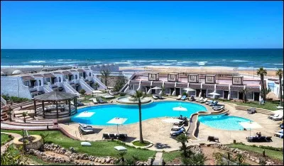 Casablanca est la plus grande ville du Maroc.