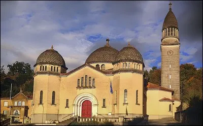 Ribérac où vous pourrez assister à un marché aux truffes en hiver se situe dans :