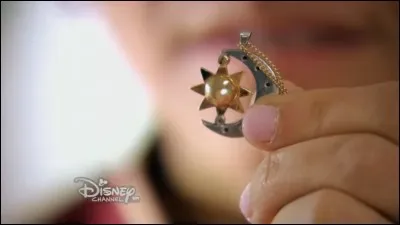 Quel est le plan de Sharon pour que Luna n'apprenne pas qu'elle est Sol Benson ?