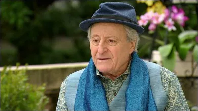 Comment le père de Sharon Benson s'appelle-t-il ?