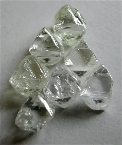 Quel est le nom du minéral dont la dureté est 10 ?