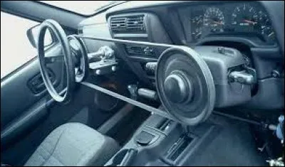 En Suède, quels véhicules ont uniquement le volant à droite ?