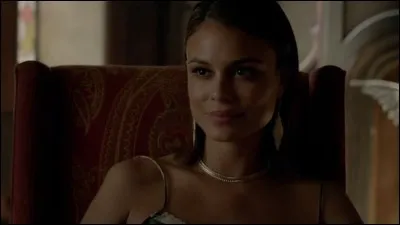 Lorsque Damon a été envoûté par les 2 filles, qui a été envoûté avec lui ?