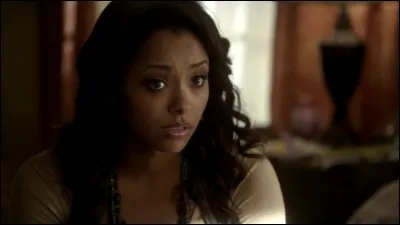 Qui Damon a-t-il transformé en vampire pour briser le lien entre Esther et les sorcières ?