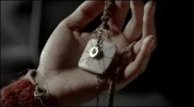 A qui appartient ce collier ?