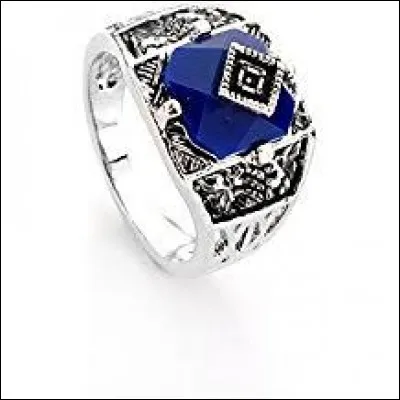 A qui appartient cette bague ?