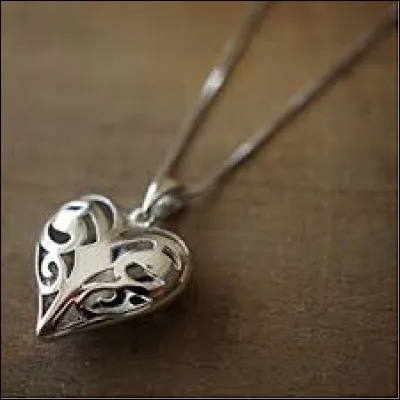 A qui appartient ce collier ?