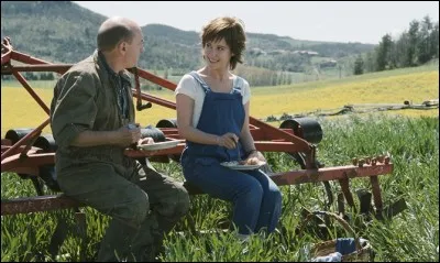 Dans le film d'Isabelle Mergault « Je vous trouve très beau », Aymé Pigrenet (Michel Blanc), passant par une agence matrimoniale suite au décès de son épouse, trouve une jeune femme qui va l'aider aux tâches agricoles. De quelle nationalité est cette jeune femme ?