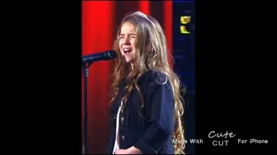 Avec quelle grande star a-t-elle pris une photo ?