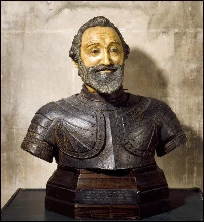 Quel roi de France dut se convertir pour accéder au trône ?