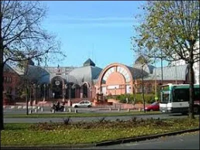 Notre promenade prend fin en Ile-de-France, à Vitry-sur-Seine. Ville d'un peu plus de 91 000 habitants, sur la rive gauche de la Seine et dans l'arrondissement de Créteil, elle se trouve dans le département ...