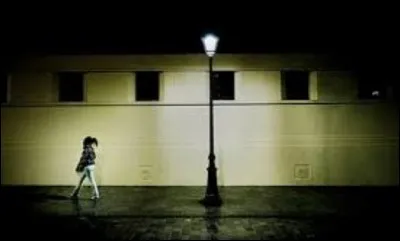 Quant tu marches seul(e) dans la rue...