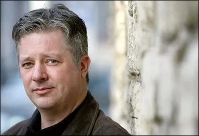 Comment s'appelle le crateur des ttes  claques ?