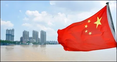 La deuxième épreuve constituait de l'histoire-géographie. En histoire, immense surprise : c'était une composition ! En S, le choix était libre entre "la Chine et le monde depuis 1949" et "gouverner la France depuis 1946 : État, gouvernement, administration et opinion publique". Comme beaucoup, j'ai choisi la Chine ; que ne pourrait-on pas dire dans une composition sur ce sujet ?